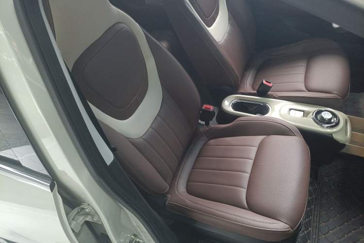 Used Wuling Bingo 2023 333 km Lingxi Connected+ Version Right Front Seat