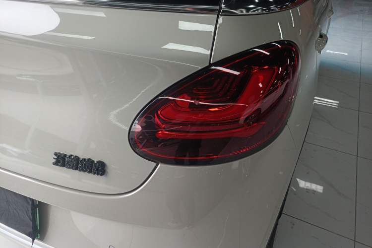 Used Wuling Bingo 2023 333 km Lingxi Connected+ Version Right Rear Taillight