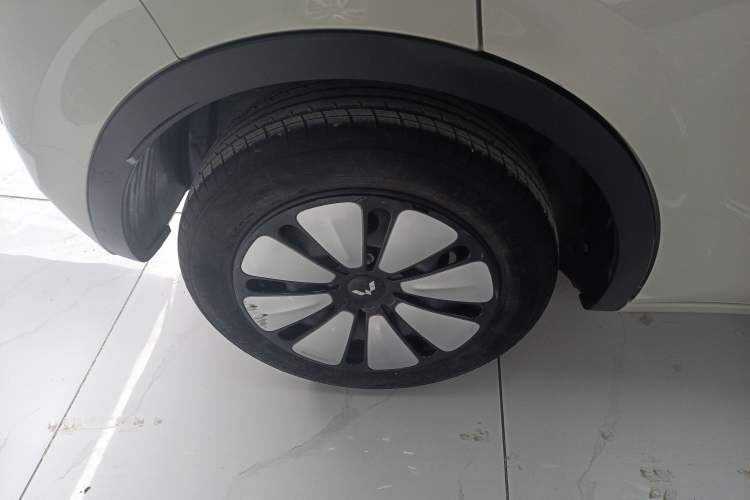 Used Wuling Bingo 2023 333 km Lingxi Connected+ Version Right Rear Wheel Hub