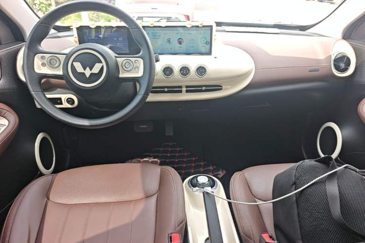 Used Wuling Bingo 2023 203km Comfort Edition Center Console