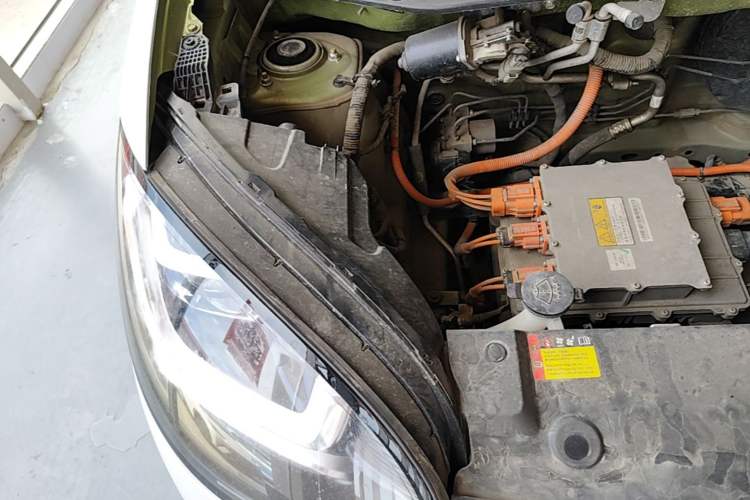 Used Wuling Bingo 2023 333 km Fast-Share Version Engine Bay Right