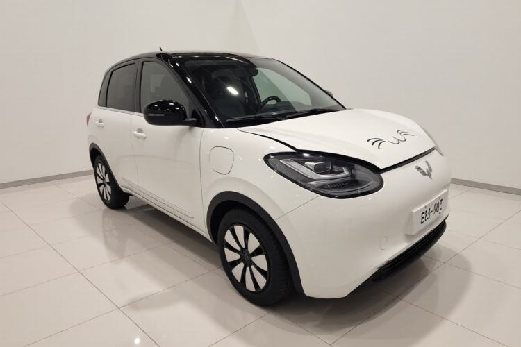 Used Wuling Bingo 2023 203km Comfort Edition Front Right 45 Deg
