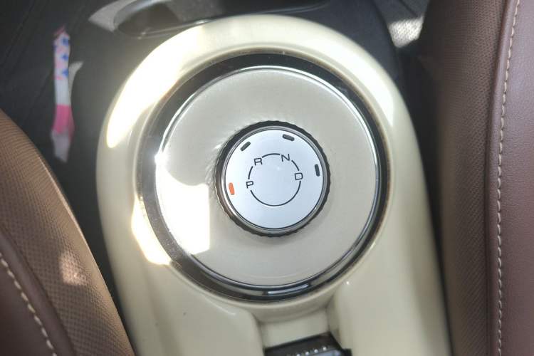 Used Wuling Bingo 2023 333 km Lingxi Connected Version Gear Lever