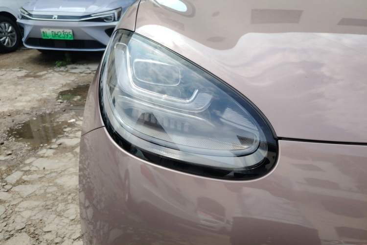 Used Wuling Bingo 2023 333 km Enjoyment Version Right Front Headlight