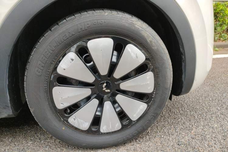 Used Wuling Bingo 2023 410 km Lingxi Deluxe Edition Right Front Wheel Hub