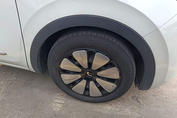 Used Wuling Bingo 2023 333 km Enjoyment Version Right Front Wheel Hub