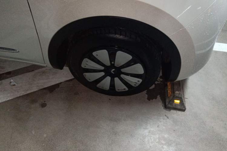 Used Wuling Bingo 2023 333 km Lingxi Connected+ Version Right Front Wheel Hub