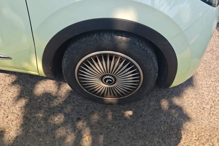 Used Wuling Bingo 2023 333 km Lingxi Connected Version Right Front Wheel Hub