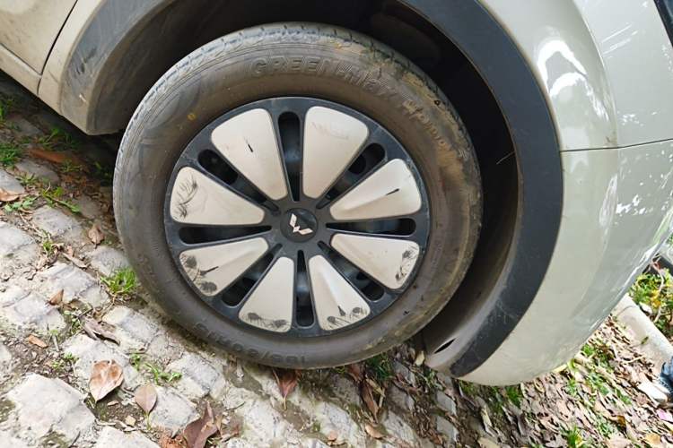 Used Wuling Bingo 2023 333 km Enjoyment Version Right Front Wheel Hub