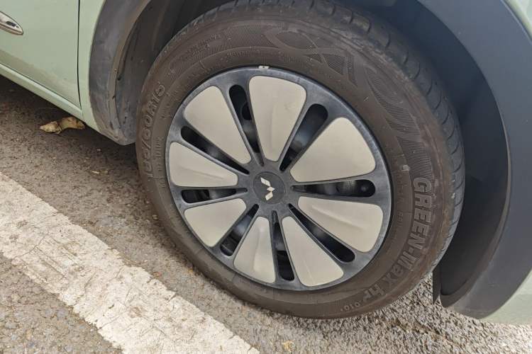 Used Wuling Bingo 2023 410 km Lingxi Deluxe Edition Right Front Wheel Hub