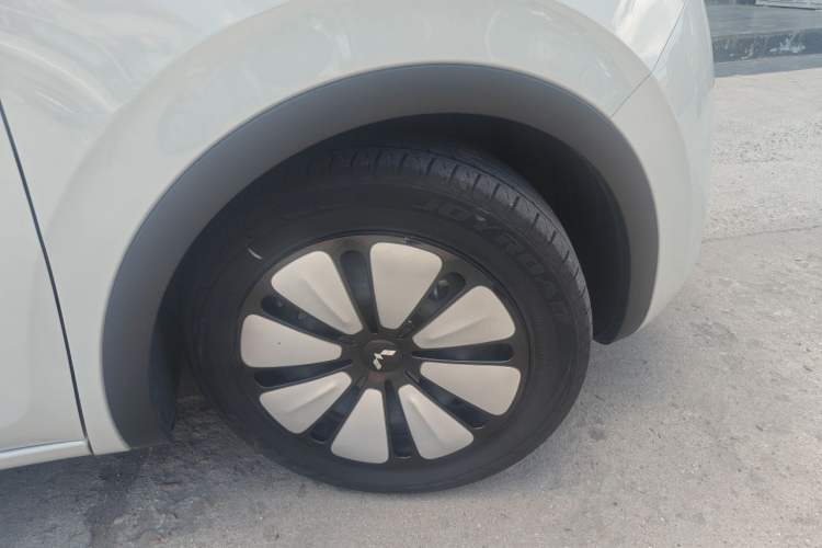 Used Wuling Bingo 2023 410 km Lingxi Deluxe Edition Right Front Wheel Hub