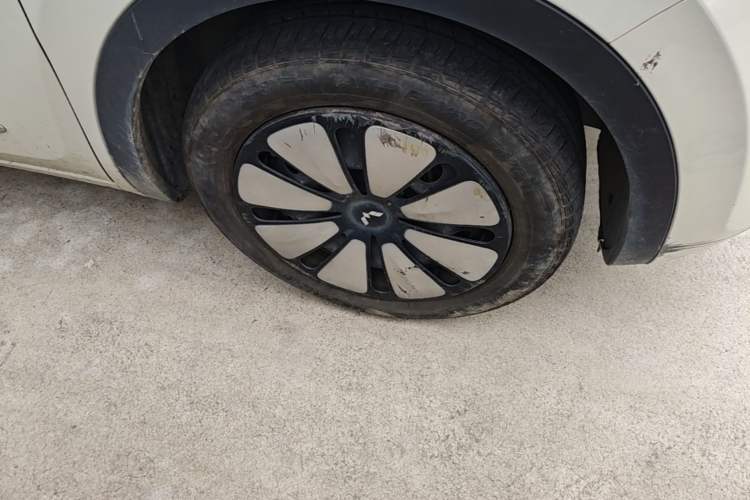 Used Wuling Bingo 2023 410 km Lingxi Deluxe Edition Right Front Wheel Hub