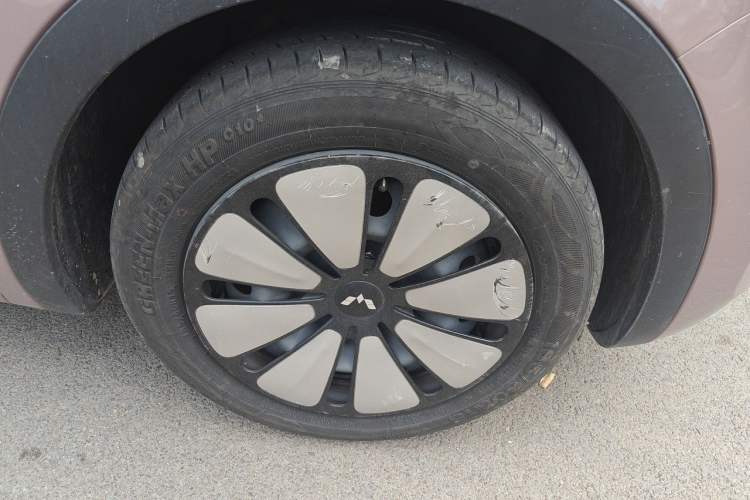 Used Wuling Bingo 2023 203km Comfort Edition Right Front Wheel Hub