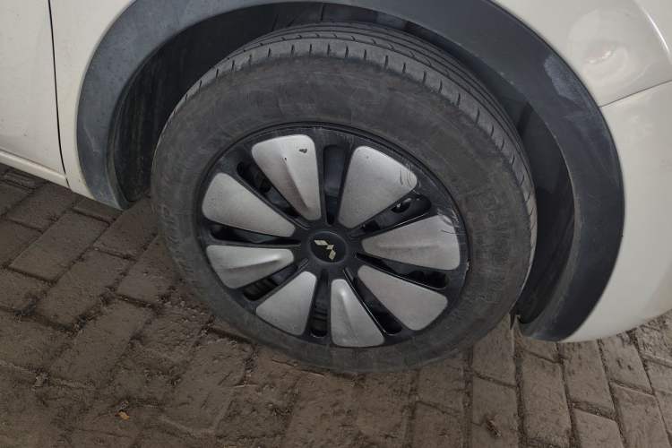 Used Wuling Bingo 2023 410 km Lingxi Deluxe Edition Right Front Wheel Hub