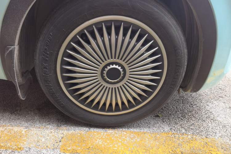 Used Wuling Bingo 2023 333 km Lingxi Connected+ Version Right Front Wheel Hub