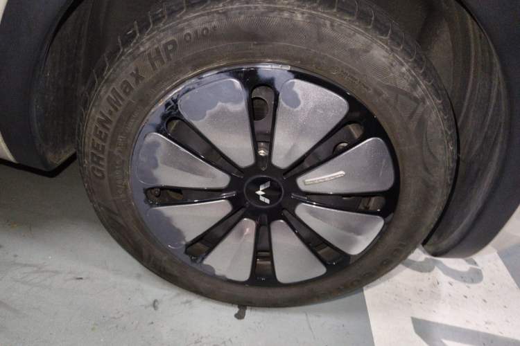Used Wuling Bingo 2023 410 km Lingxi Deluxe Edition Right Front Wheel Hub