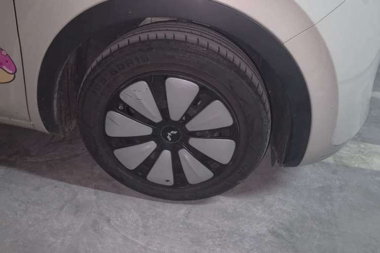 Used Wuling Bingo 2023 333 km Lingxi Connected Version Right Front Wheel Hub