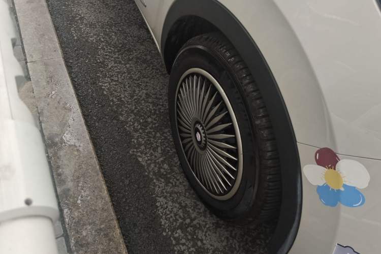 Used Wuling Bingo 2023 410 km Lingxi Deluxe Edition Right Front Wheel Hub