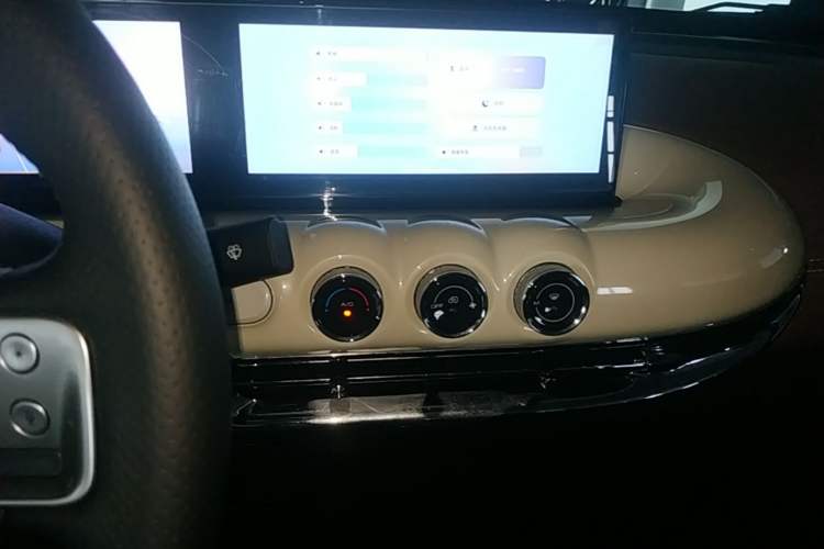 Used Wuling Bingo 2023 410 km Lingxi Deluxe Edition Audio And AC Panel