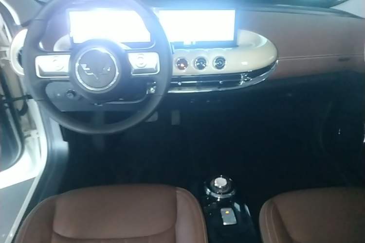 Used Wuling Bingo 2023 410 km Lingxi Deluxe Edition Center Console