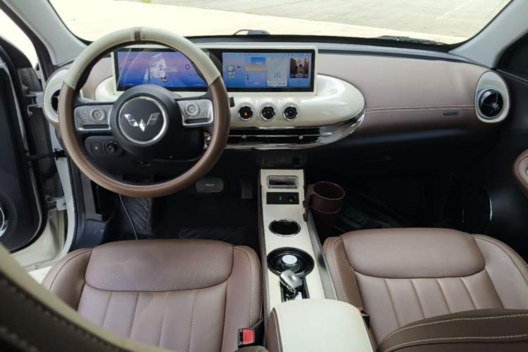 Used Wuling Bingo 2023 410 km Lingxi Deluxe Edition Center Console