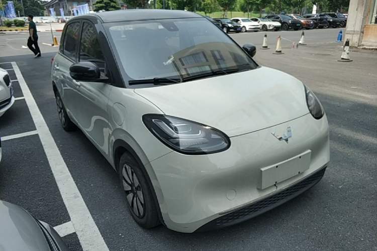 Used Wuling Bingo 2023 333 km Lingxi Connected Version Front Right 45 Deg