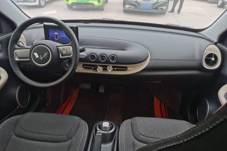 Used Wuling Bingo 2023 203km Light Edition Interior 1