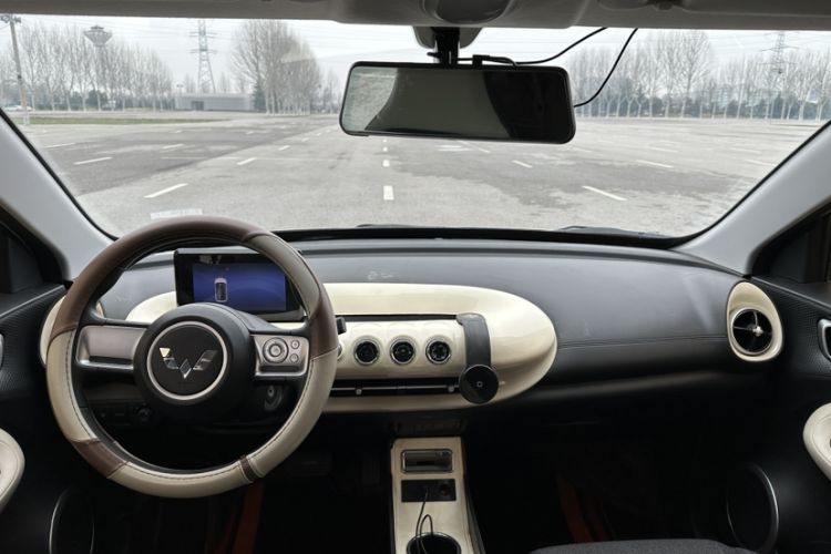 Used Wuling Bingo 2023 203km Light Edition Interior 2