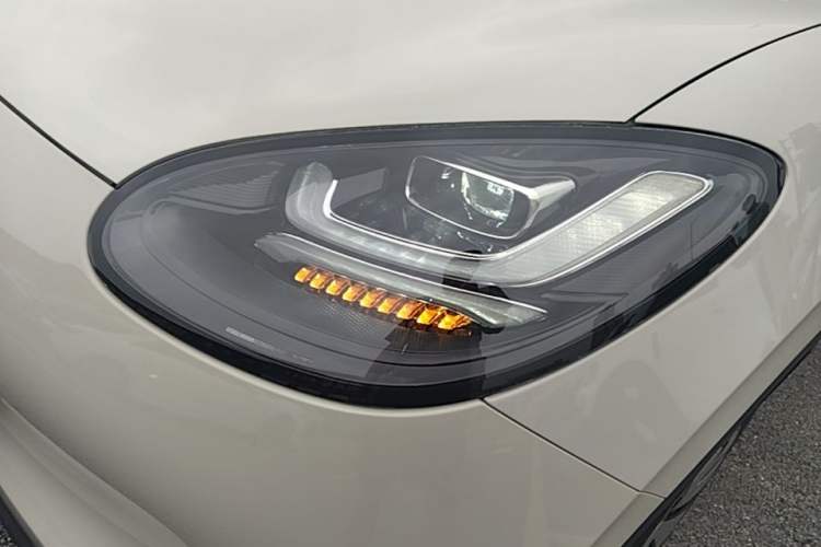 Used Wuling Bingo 2023 333 km Lingxi Connected Version Left Front Headlight