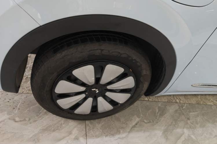 Used Wuling Bingo 2023 410 km Lingxi Deluxe Edition Left Front Wheel Hub