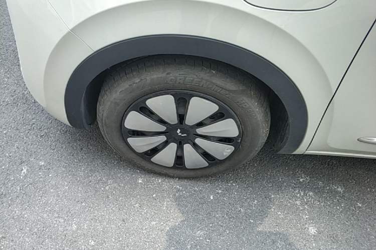 Used Wuling Bingo 2023 333 km Lingxi Connected Version Left Front Wheel Hub