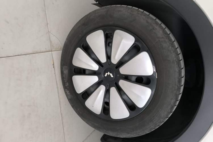 Used Wuling Bingo 2023 203km Comfort Edition Left Front Wheel Hub