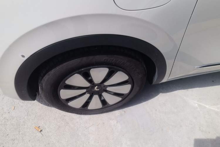 Used Wuling Bingo 2023 333 km Lingxi Connected+ Version Left Front Wheel Hub