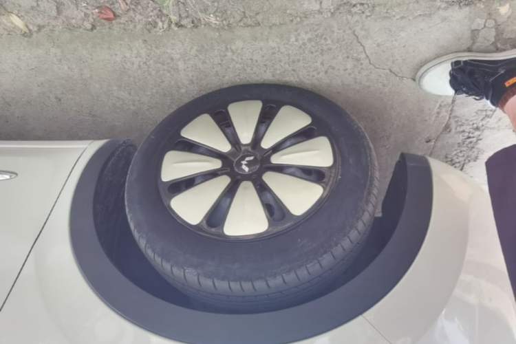 Used Wuling Bingo 2023 333 km Enjoyment Version Left Front Wheel Hub