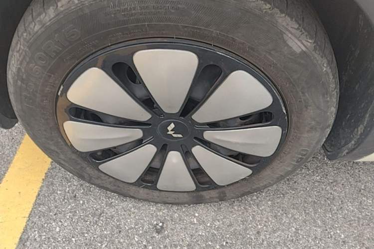 Used Wuling Bingo 2023 333 km Lingxi Connected Version Left Front Wheel Hub