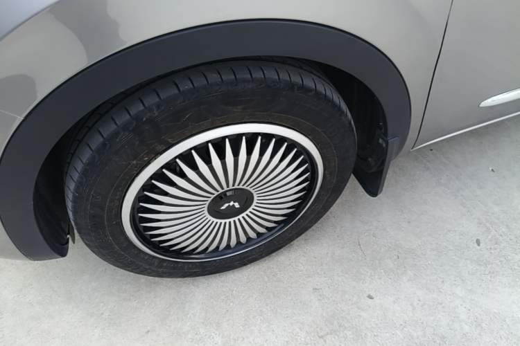 Used Wuling Bingo 2023 410 km Lingxi Deluxe Edition Left Front Wheel Hub