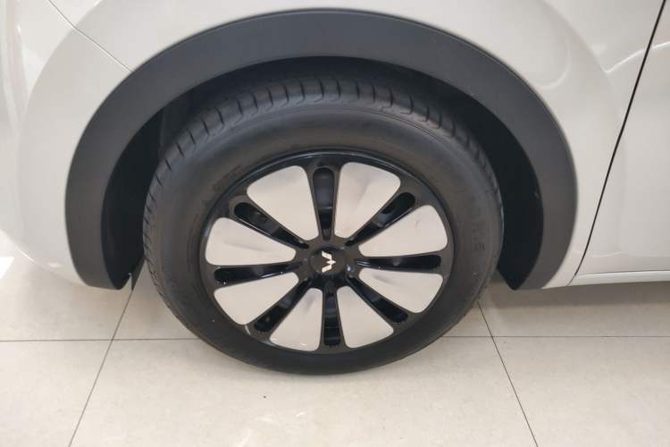 Used Wuling Bingo 2023 333 km Enjoyment Version Left Front Wheel Hub
