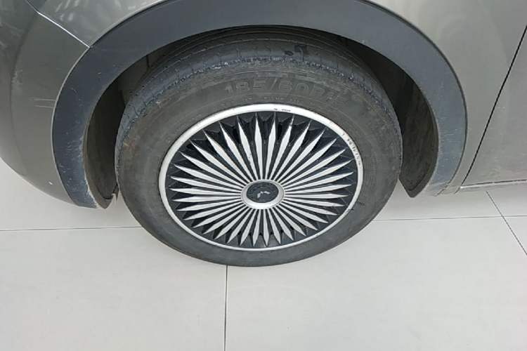 Used Wuling Bingo 2023 410 km Lingxi Deluxe Edition Left Front Wheel Hub