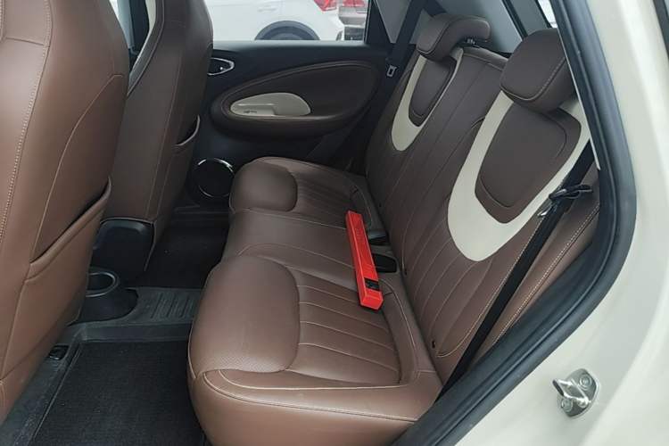 Used Wuling Bingo 2023 333 km Lingxi Connected+ Version Left Rear Seat