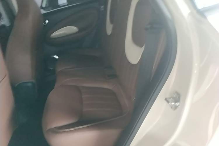 Used Wuling Bingo 2023 410 km Lingxi Deluxe Edition Left Rear Seat