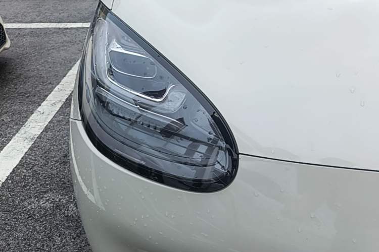 Used Wuling Bingo 2023 333 km Enjoyment Version Right Front Headlight