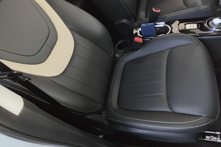 Used Wuling Bingo 2023 410 km Lingxi Deluxe Edition Right Front Seat