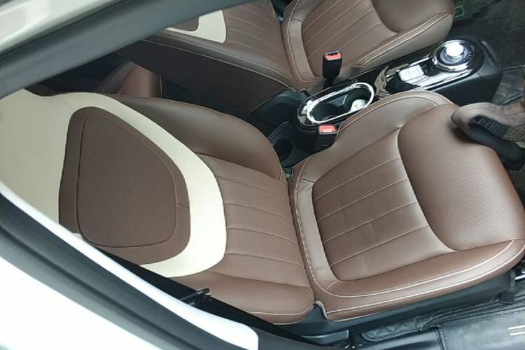Used Wuling Bingo 2023 333 km Lingxi Connected Version Right Front Seat