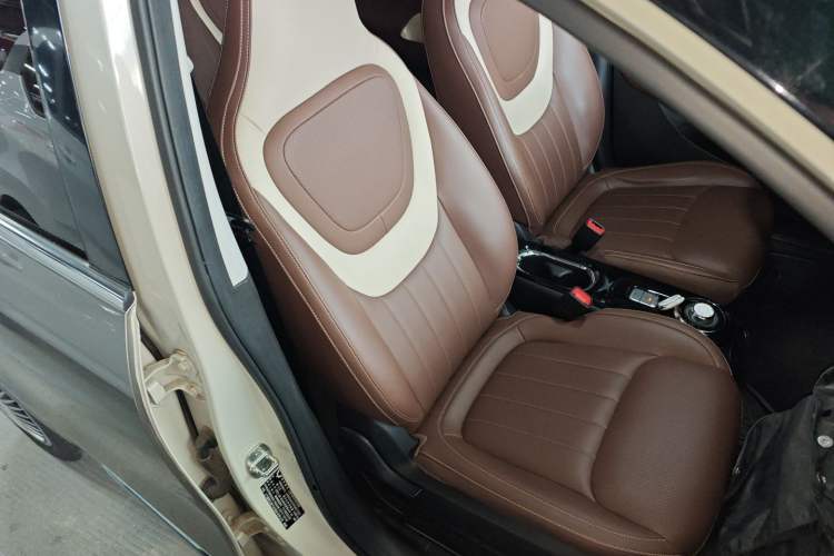 Used Wuling Bingo 2023 333 km Lingxi Connected+ Version Right Front Seat