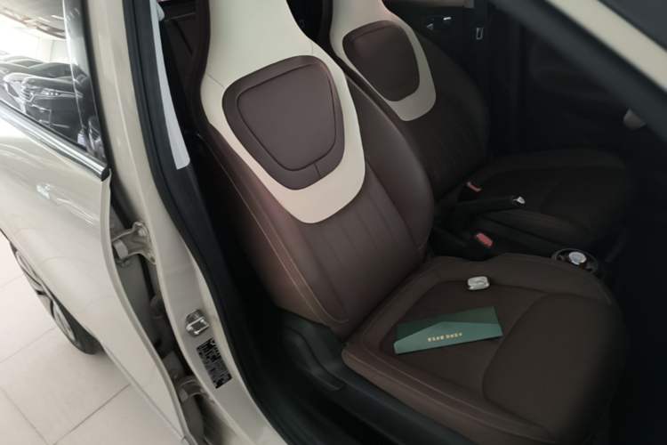 Used Wuling Bingo 2023 203km Comfort Edition Right Front Seat