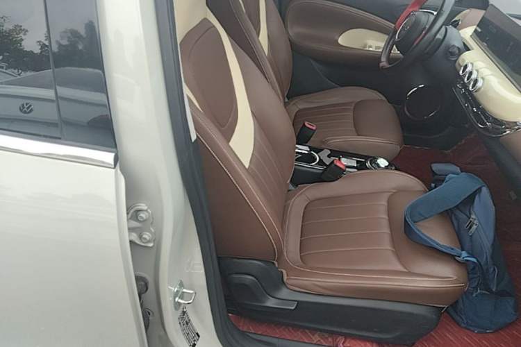 Used Wuling Bingo 2023 333 km Lingxi Connected Version Right Front Seat