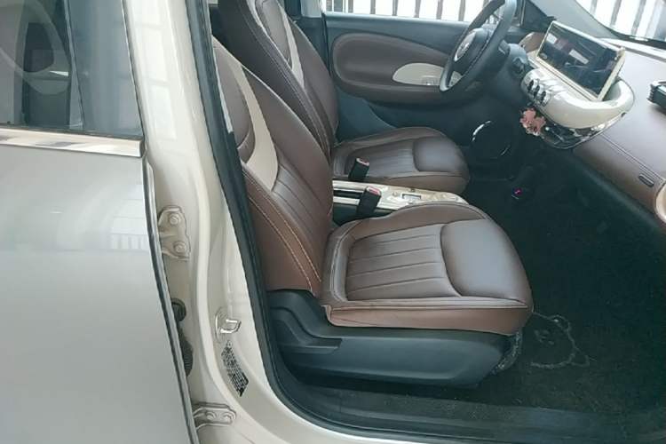 Used Wuling Bingo 2023 410 km Lingxi Deluxe Edition Right Front Seat