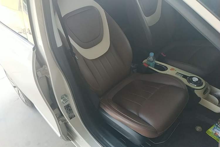 Used Wuling Bingo 2023 333 km Lingxi Connected+ Version Right Front Seat