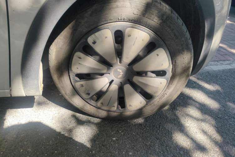 Used Wuling Bingo 2023 203km Comfort Edition Right Front Wheel Hub
