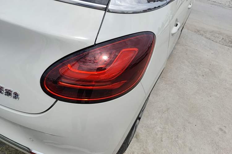 Used Wuling Bingo 2023 333 km Lingxi Connected+ Version Right Rear Taillight